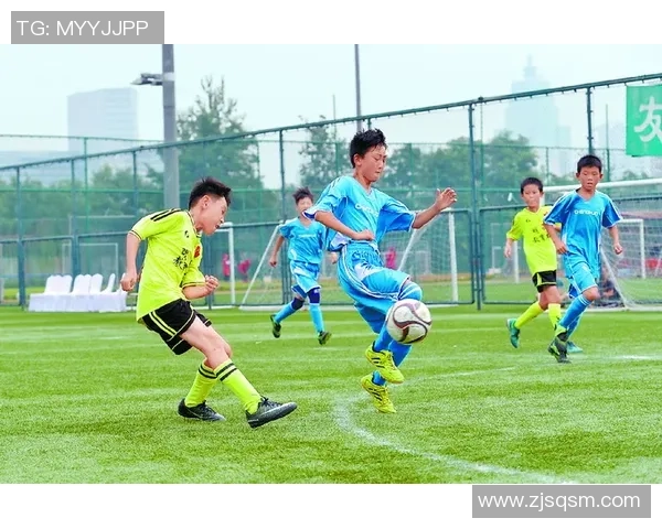 小爸爸踢足球的精彩瞬间在哪一集中展现了父子情深与运动乐趣